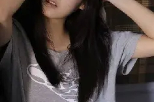 女主浮出水面！马克龙被爱妻“掌掴”线岁身姿饱满